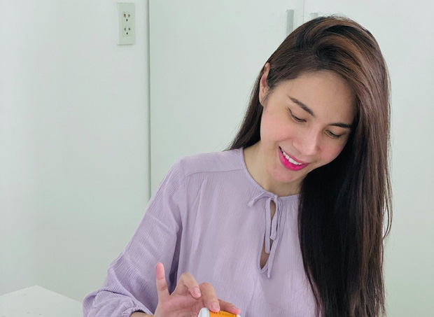 Công Vinh xót xa nhìn Thuỷ Tiên ốm phải truyền nước - 1