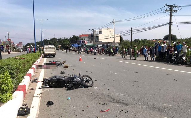 Thiếu niên vượt đèn đỏ gây tai nạn làm 3 người tử vong Thiếu niên vượt đèn đỏ gây tai nạn làm 3 người tử vong