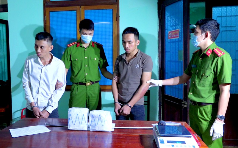 '. Liều lĩnh vận chuyển 2kg ma túy đá bằng taxi từ Nghệ An vào Đà Nẵng tiêu thụ .'