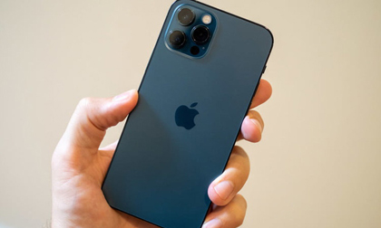 Vượt mặt Samsung, iPhone 12 Pro trở thành điện thoại chống nước tốt nhất năm 2020