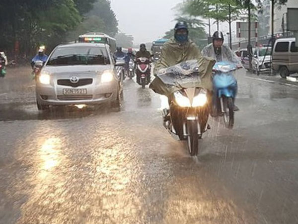 Dự báo thời tiết 10/11: Miền Trung có mưa to đến rất to, lốc sét và gió giật mạnh