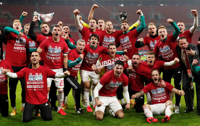 Hungary ngược dòng nghẹt thở loại Iceland, đoạt vé vàng đến Euro 2021 - Ảnh 4.