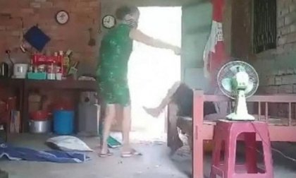 Đề nghị truy tố người phụ nữ đánh đập, bạo hành mẹ già 80 tuổi ở Long An