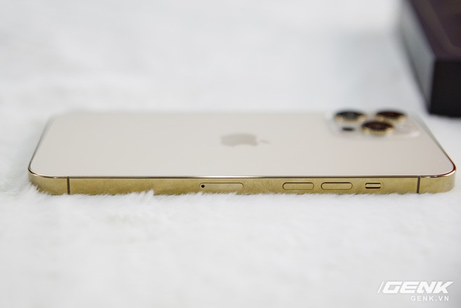 iPhone 12 Pro Max xách tay 'sập giá' 15 triệu đồng sau 3 ngày về Việt Nam