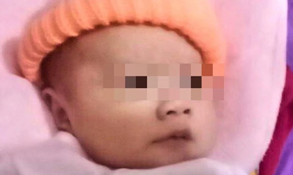 Bé trai sơ sinh bị bỏ rơi trước cổng nhà đôi vợ chồng hiếm muộn, kèm tâm thư: 'Nhờ anh chị nuôi giúp'