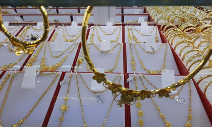 Giá vàng hôm nay 18-11: Trụ vững trước xu thế “xả hàng”
