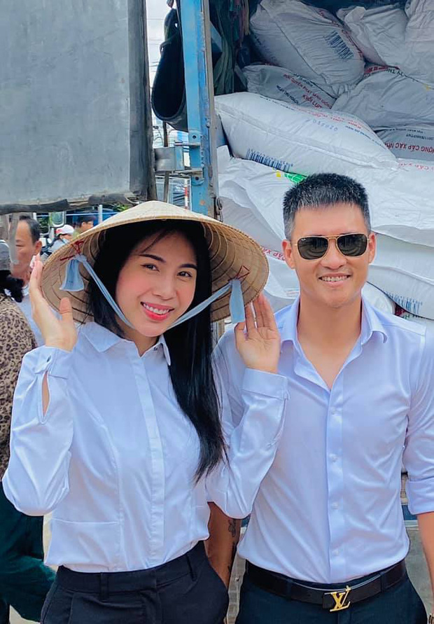 Hành trình cứu trợ miền Trung của Thủy Tiên: Khép lại 40 ngày với 178 tỷ đồng, toàn bộ giấy tờ đều được công khai, Công Vinh tuyên bố 'bỏ vợ' nếu có lần sau - 5