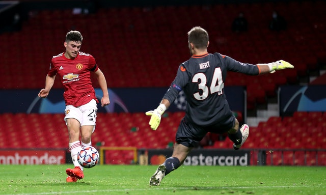 Bruno Fernandes lập cú đúp, MU 'phục thù' Istanbul thành công - 1