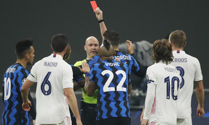 Thẻ đỏ tai hại, Inter Milan trắng tay trước Real Madrid trên sân nhà