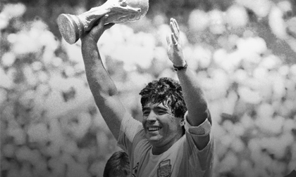 Sốc: Huyền thoại bóng đá Diego Maradona qua đời ở tuổi 60