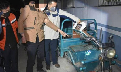 Siết cổ vợ rồi đưa xác tới đồn cảnh sát đầu thú, người vợ đột nhiên 'sống lại'