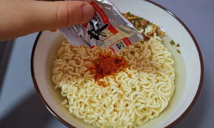 Mỗi người Việt tiêu thụ 55 gói mì tôm/năm nhưng không phải ai cũng biết cách ăn ít gây hại sức khỏe