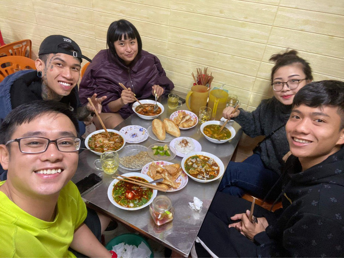 Tưng bừng đám cưới Công Phượng ở quê nhà, có cả Dế Choắt, Jack - Ảnh 2.