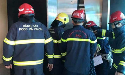 Giải cứu hàng chục người bị mắc kẹt trong thang máy ở Hà Nội