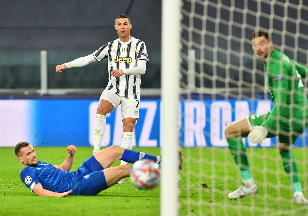 Ronaldo ghi bàn trong ngày trở lại Champions League - 1