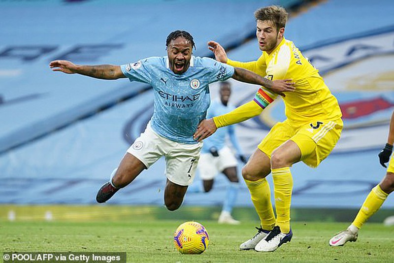 Man City vượt 7 bậc, bay vào Top 4 Premier League - 1