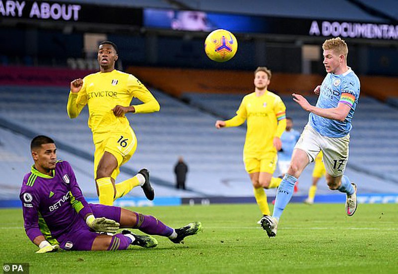 Man City vượt 7 bậc, bay vào Top 4 Premier League - 4