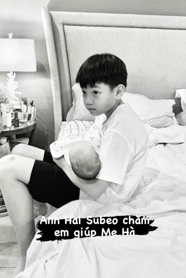 Chỉ đăng 1 bức ảnh cuối tuần, Hà Hồ đã hé lộ được luôn thái độ của Subeo đối với 2 em sinh đôi - 1
