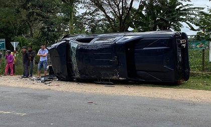 Hai người chết sau va chạm với xe bán tải