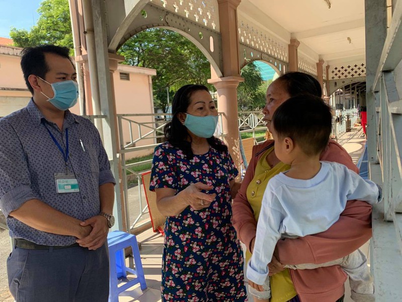 Sức khỏe bé gái 3 tuổi bị mẹ ruột bạo hành tiên lượng xấu - 1 Sức khỏe bé gái 3 tuổi bị mẹ ruột bạo hành tiên lượng xấu - 1