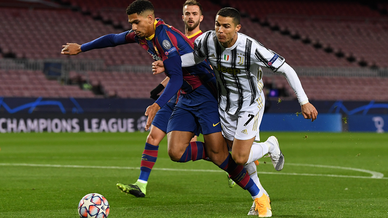 Ronaldo lập cú đúp trong ngày Messi im tiếng, Juventus thắng tưng bừng ngay tại Nou Camp