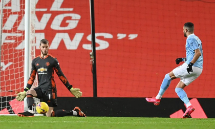 Dính VAR đau đớn, Man United đánh rơi chiến thắng sau cú 'đi trên dây' đầy bản lĩnh