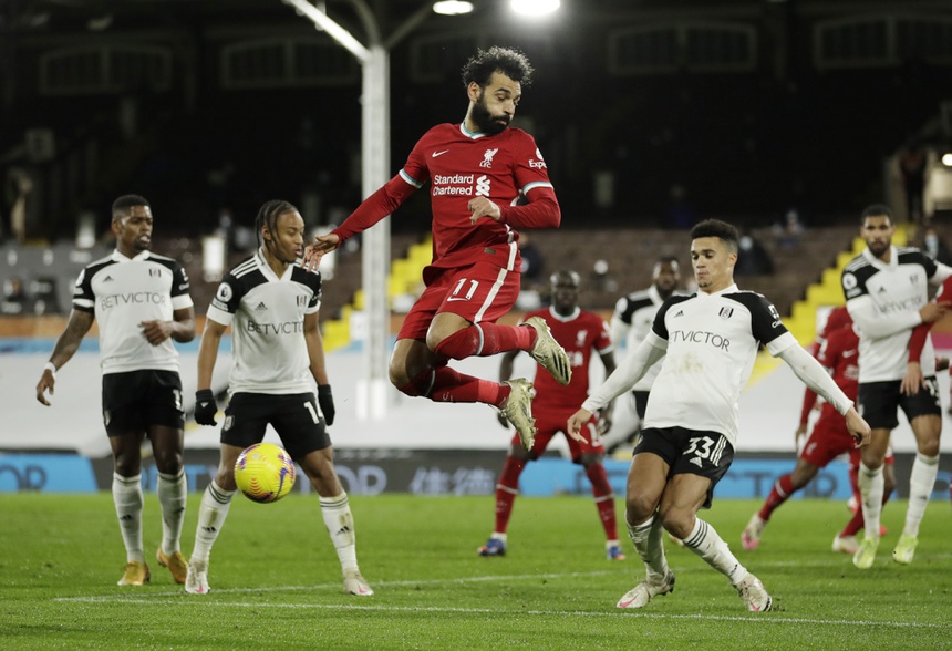 Liverpool lỡ cơ hội lên ngôi đầu bảng sau trận hòa Fulham
