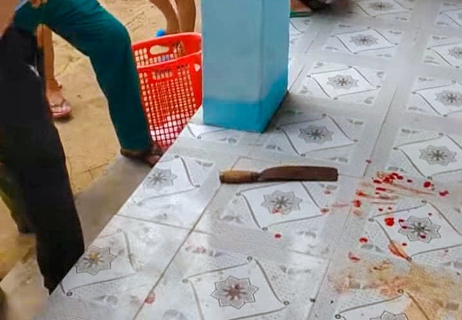Cô giáo trường tiểu học dùng dao chém đồng nghiệp Cô giáo trường tiểu học dùng dao chém đồng nghiệp