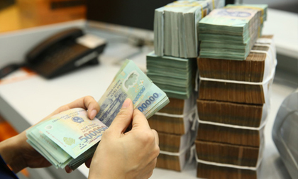 Một ngân hàng sắp thưởng cho nhân viên gần 6 tháng lương