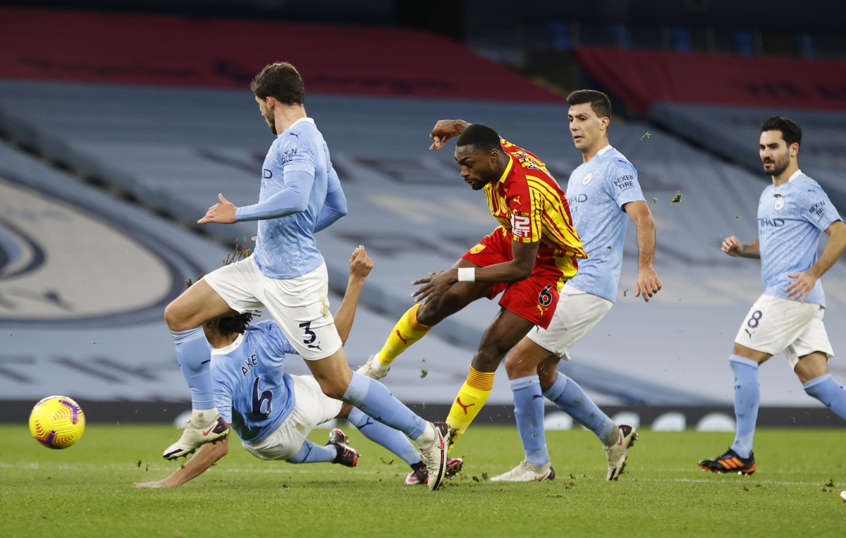 Man City hòa đội áp chót bảng xếp hạng - 5