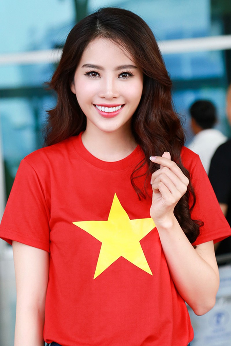 Cú trượt dài nhan sắc của Nam Em: Từ bản sao HH Đặng Thu Thảo đến thảm họa thời trang khiến dân tình ngán ngẩm Cú trượt dài nhan sắc của Nam Em: Từ bản sao HH Đặng Thu Thảo đến thảm họa thời trang khiến dân tình ngán ngẩm