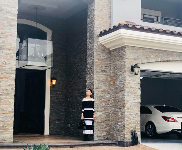 Cuối năm 2017, Lệ Quyên và chồng cũ tậu cơ ngơi triệu đô, rộng 400m2 ở California, Mỹ. Căn nhà này cô mua với mục đích để nghỉ ngơi và sinh hoạt mỗi lần sang Mỹ lưu diễn