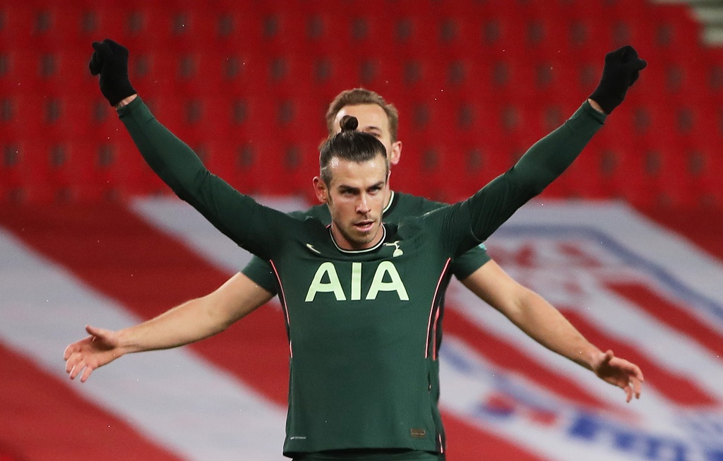 Bale ghi bàn giúp Tottenham vào bán kết League Cup