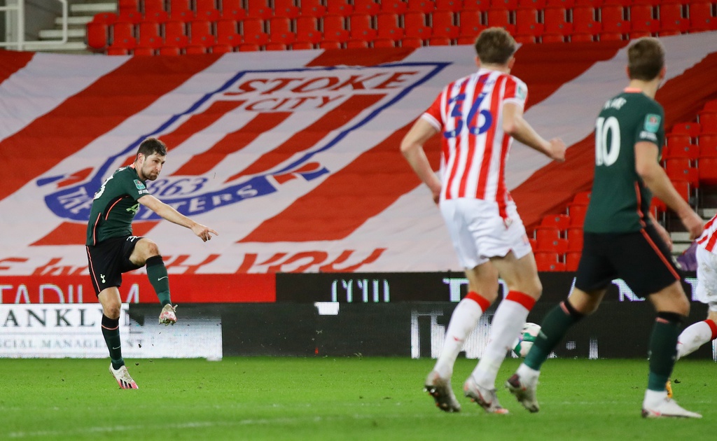 Bale ghi bàn giúp Tottenham vào bán kết League Cup - 1