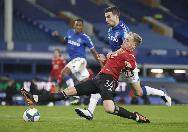 MU hạ Everton để vào bán kết League Cup - 2