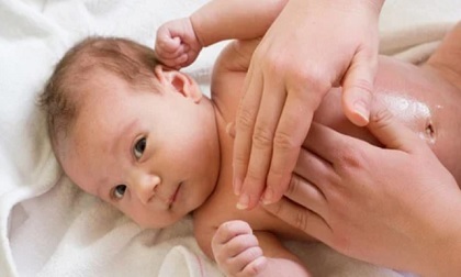 Bí quyết chăm sóc da cho trẻ trong mùa đông lạnh giá
