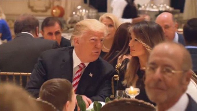 Tổng thống Trump đột ngột về Nhà Trắng đón giao thừa - Ảnh 1. Tổng thống Trump đột ngột về Nhà Trắng đón giao thừa - Ảnh 1.