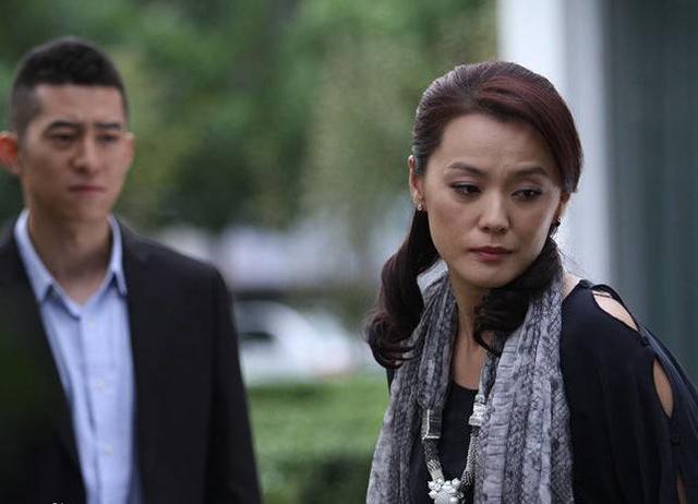 Sau 3 năm ly hôn chồng cũ lần đầu đến thăm vợ cũ, nghe con trai hồn nhiên hỏi mẹ 1 câu mà anh ta 