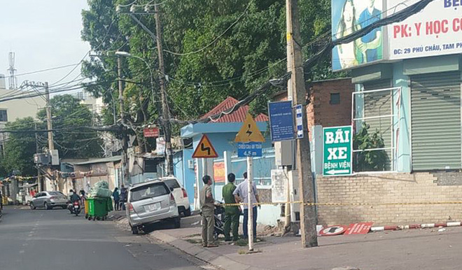Bắt đối tượng dùng miếng kính đâm chết bạn nhậu ở vỉa hè gần Bệnh viện quận Thủ Đức - Ảnh 1. Bắt đối tượng dùng miếng kính đâm chết bạn nhậu ở vỉa hè gần Bệnh viện quận Thủ Đức - Ảnh 1.