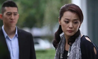 Sau 3 năm ly hôn chồng cũ lần đầu đến thăm vợ cũ, nghe con trai hồn nhiên hỏi mẹ 1 câu mà anh ta 'chết lặng cả cõi lòng'