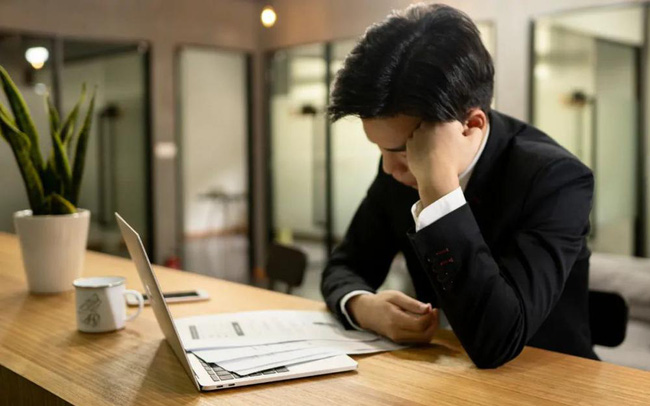 Sau 3 năm ly hôn chồng cũ lần đầu đến thăm vợ cũ, nghe con trai hồn nhiên hỏi mẹ 1 câu mà anh ta 