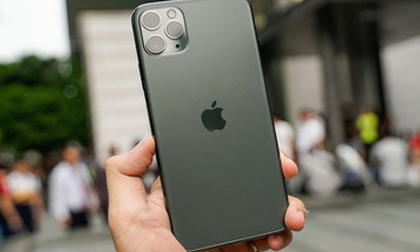 Tên cướp ném iPhone 11 Pro Max xuống kênh nước