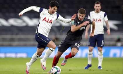 Son Heung-min ghi bàn giúp Tottenham vào chung kết League Cup