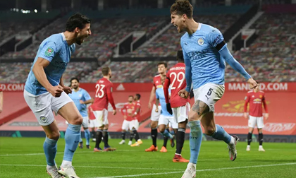Lập cú đúp ở Old Trafford, Man City đoạt vé chung kết League Cup