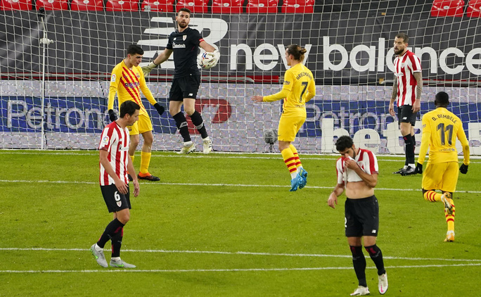 Messi lập cú đúp trước Bilbao, Barca áp sát 2 kình địch Madrid - Ảnh 3.