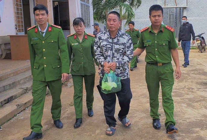 Chém bạn nhậu 3 nhát vì không chịu... đánh bài ăn tiền! - Ảnh 2. Chém bạn nhậu 3 nhát vì không chịu... đánh bài ăn tiền! - Ảnh 2.