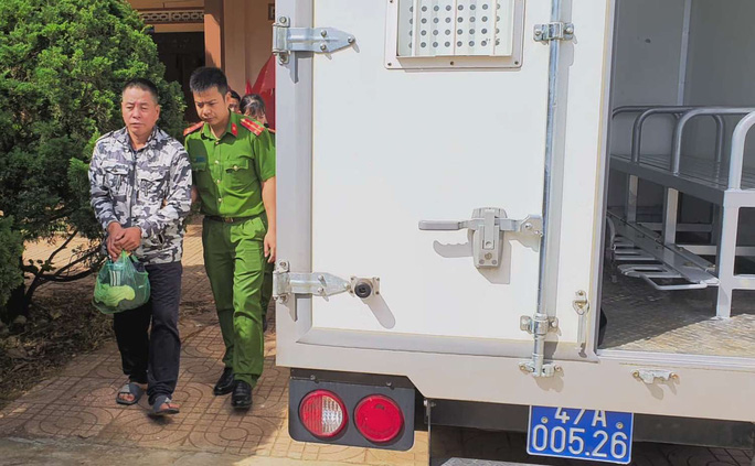 Chém bạn nhậu 3 nhát vì không chịu... đánh bài ăn tiền! - Ảnh 3. Chém bạn nhậu 3 nhát vì không chịu... đánh bài ăn tiền! - Ảnh 3.