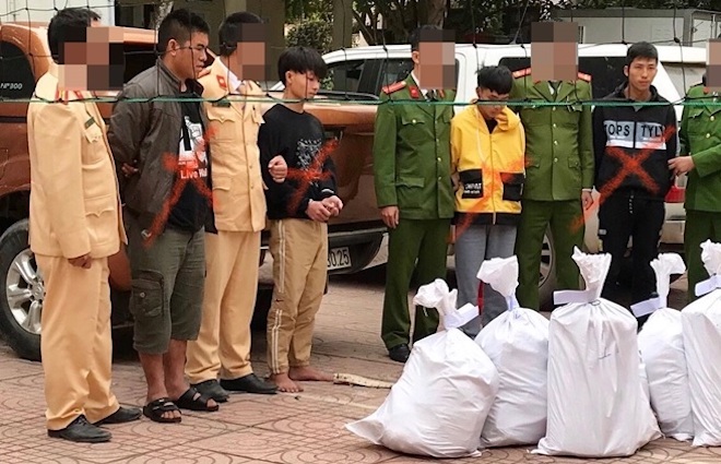 Cảnh sát bắn chỉ thiên, chặn xe ô tô chở 8 bao tải ma túy trị giá cả trăm tỷ đồng