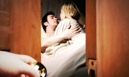 Cháu gái 16 tuổi tố bị chồng dì cưỡng hiếp nhưng sau khi bị bắt quả tang lần 2, người vợ mới biết đã 'nuôi ong tay áo'