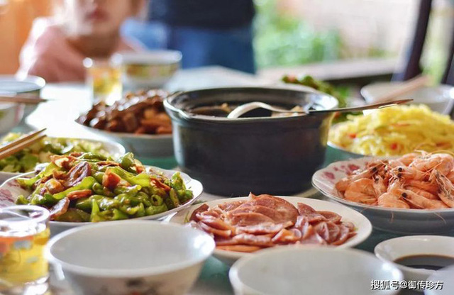 7 không vào bữa tối để bảo vệ sức khỏe, tránh bệnh về tiêu hóa và ngừa ung thư - Ảnh 1. 7 không vào bữa tối để bảo vệ sức khỏe, tránh bệnh về tiêu hóa và ngừa ung thư - Ảnh 1.